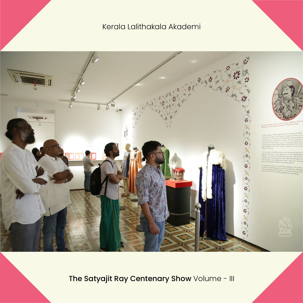 KeralaAkademi's tweet photo. Here are some glimpses of today’s exhibition walkthrough and talk session led by filmmaker and film academic Vipin Vijay
#satyajitraycentenaryshow #filmmaker #worldofray #artexhibition #historyofindianart https://t.co/nMrKUrSPyl
