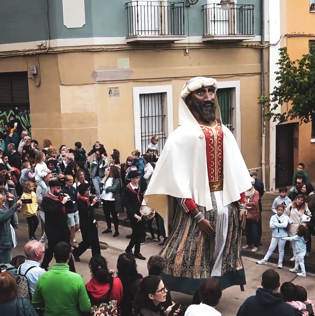 Ezpelur's tweet photo. CAS.: Fotos de nuestras últimas actuaciones con #ComparsaDePamplona. Privilegio de la Unión y San Fermin Txikito

EUS.: #IruñekoErroldoienKonpartsa-rekin egindako gure azken emanaldietako argazki batzuk. Batasunaren pribilegioa eta San Fermin Txikito

📷 @AuzoNews #guiadepamplona https://t.co/CGqTQDs4A6