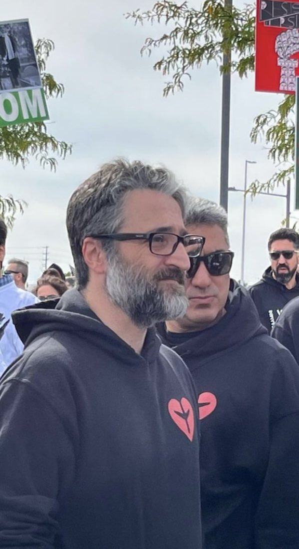 Heiiiiisenberg's tweet photo. فقط تعریف و تمجید کردن کافی نیست.
کمی کنترل خشم و مسیر دادن به عصبانیتمون رو یاد بگیریم از حامد.
کمی هیجانی نبودن یاد بگیریم ازش.
‌از این ور میگیم باریکلا حامد از اونور میگیم همشون رو سر ببریم و دار بزنیم؟
من قرار نیست مثل این حکومت آخوندی وحشی باشم شما رو نمیدونم. 

#مهسا_امینی https://t.co/zJ5ZpMImnD