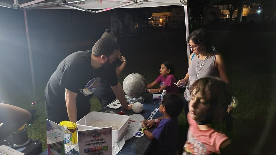 ECOEXPLORATORIO's tweet photo. Gracias al Observatorio del Colegio San Antonio De Padua @observatoriocsa y a la @Soc_AstroCaribe por  hacer este evento posible. 

#observethemoon #IOMN #Astronomía #cienciadivertida #mimuseopr 2/2 https://t.co/rLN36NEPLw