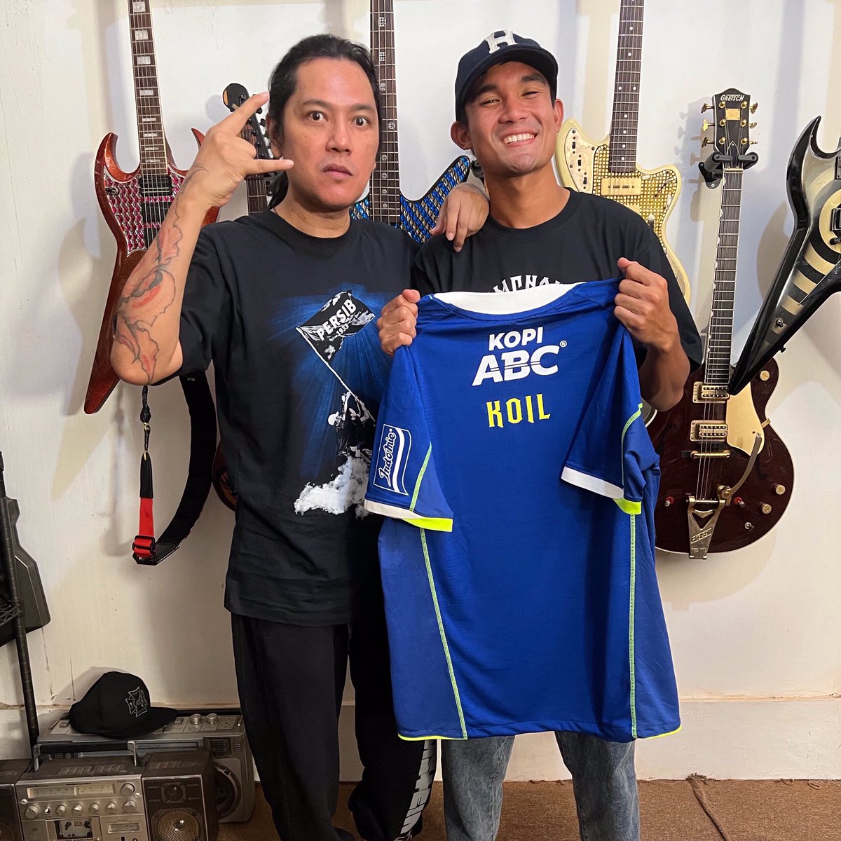 ÖTKØiL tweet media