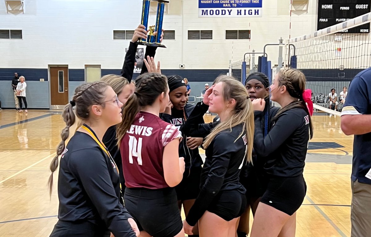 OMS 8th Grade Volleyball County Champions! #gosaints <a href="/sccboe/">St. Clair County Schools</a> <a href="/dgaribay/">Danna valentina Izquierdo garibay</a> <a href="/jmoneyAP/">Josh Money</a> <a href="/Burns_StClair/">Justin Burns</a>