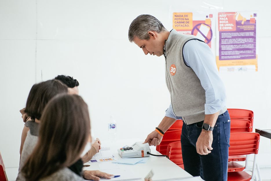 <a href="/EstadaoPolitica/">Política Estadão</a> <a href="/fausto_macedo/">Fausto Macedo</a> #Eleições2022 | Felipe d’Avila vota em SP, diz que vai anular voto no segundo turno e promete neutralidade do Novo (via <a href="/EstadaoPolitica/">Política Estadão</a>) bit.ly/3LXpIlt