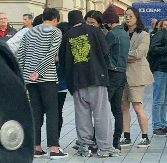 magicwithluv_'s tweet photo. Bangtan üyeleri ile yan yanasındır ama sen utandığın için yanlarına gidemiyorsundur https://t.co/1wAsWiMtks