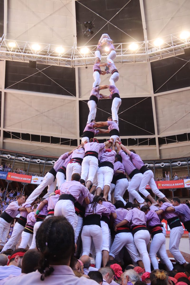 𝗙𝗜𝗡𝗦
𝗔𝗟
𝗙𝗜𝗡𝗔𝗟

💥 Acabem de recuperar la Gamma Extra amb el 2 de 9 amb folre i manilles carregat a l'última ronda del Concurs!!!

𝗕𝗥𝗨𝗧𝗔𝗟, 𝗖𝗢𝗟𝗟𝗔 💜

#AraConcurs #AraJove #castellers #castelleres