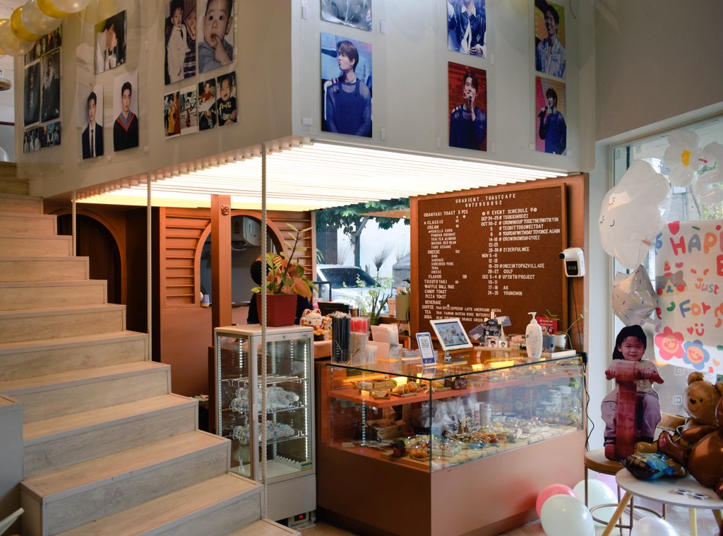 growingupyin's tweet photo. ขอบคุณ @GToastcafe สถานที่ ที่สร้างความทรงจำอบอุ่นและอบอวลไปด้วยค���ามรักของเราเป็นอย่างมากเลยนะคะ ขอบคุณค่าา 🙏🏻🤍✨

#yinyin_1stBDFancon 
#GrowingUpTogetherWithYin
#YinYin24thBDproject2022 https://t.co/oOJKEhe8kS