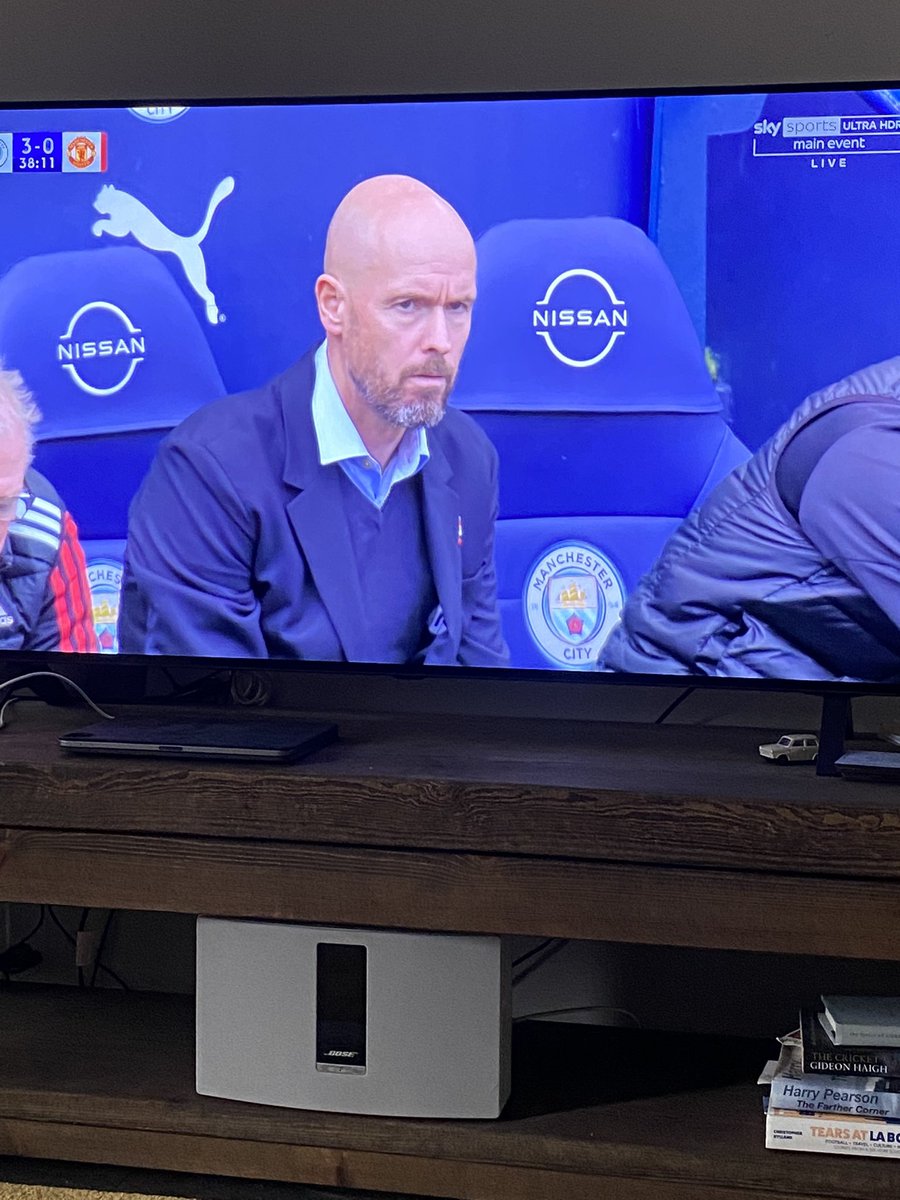 KcarlingK's tweet photo. Tim Booth doesnโt look happy. #Bornoffrustration #ManchesterDerby #mancityvsmanutd https://t.co/fu9d2mIw1H