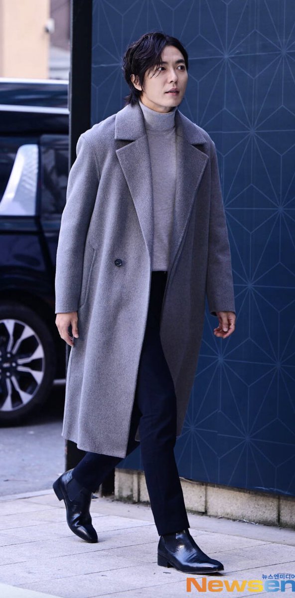 오랜만에 들어와서 뉴짤 뜬 거 보고 개같이 열광하는 중
나는 예전 사진인 줄 알고 넘기고 있었는데 어떤 분도 나같이 생각했어ㅋㅋㅋㅋㅋㅋ