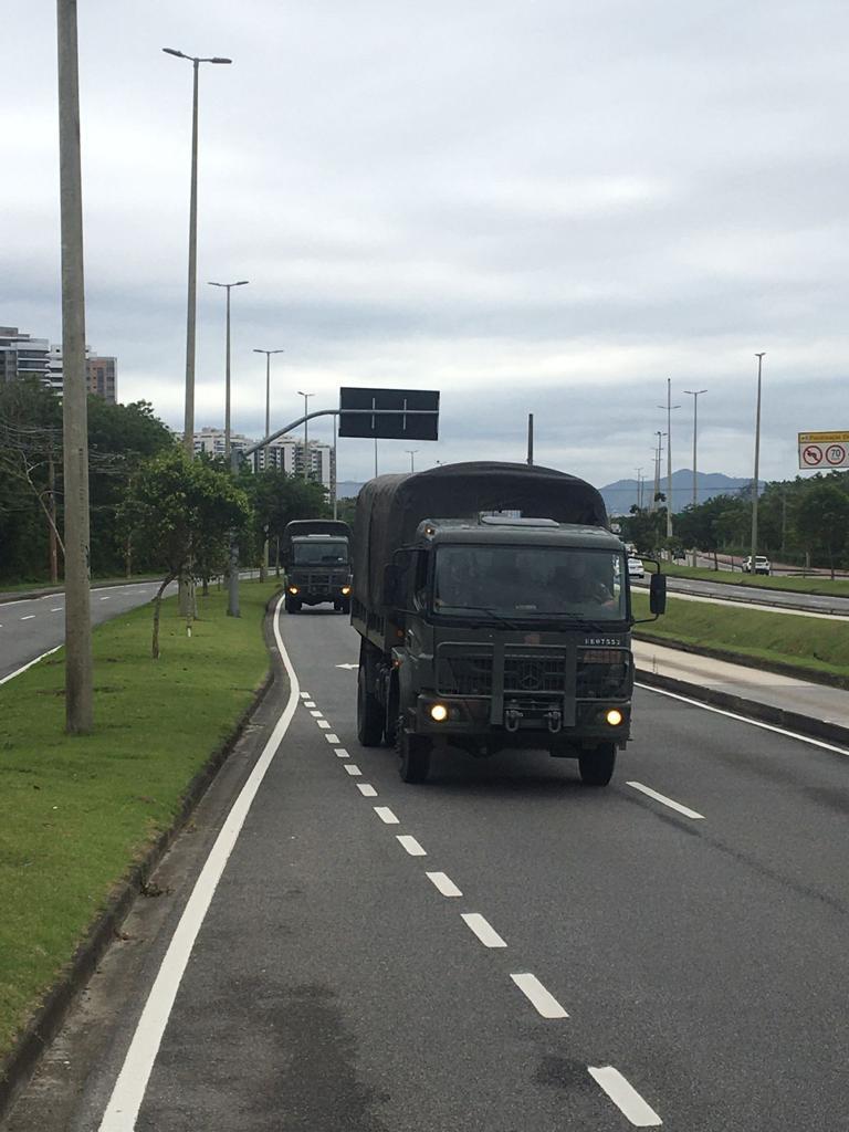 cmlexercito's tweet photo. Comando Conjunto Leste sempre pronto! #OperacaoGVA #SempreProntos https://t.co/RXslEAPv9Q