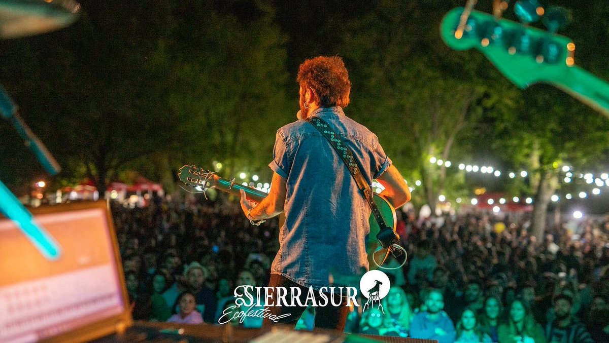 ElCanijodeJerez's tweet photo. ✨Sois el viento bajo nuestras alas 🔥
Muchas Gracias @SierrasurFest por esta maravilla de ceremonia cósmica. El lugar, la gente, la compañía… Eternamente agradecidos 🙏🏼

#ElCanijoDeJerez #SierraSurFest #GiraConstelacionesDeHumo2022 
#ElCanijoDeJerezYlaBandaMagnética https://t.co/QddApTc4kU
