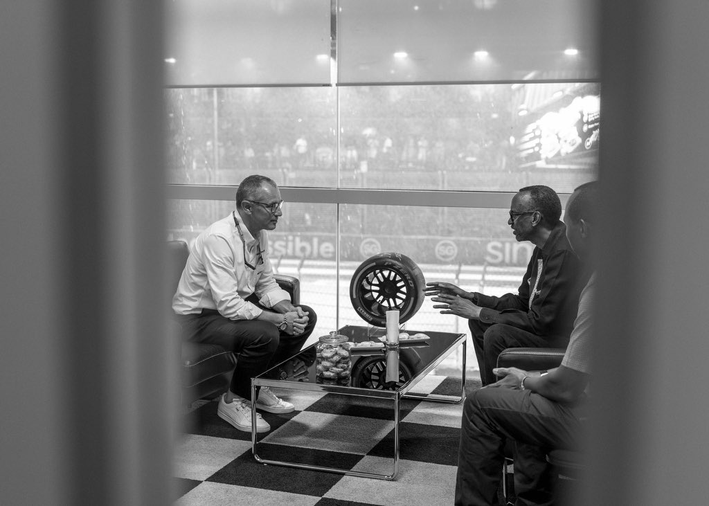 President Kagame meeting with the F1 CEO Stefano Domenicali in Singapore has a 𝗥𝘄𝗮𝗻𝗱𝗮 𝗚𝗣 written all over it. 

Now that would be something. 😅😅