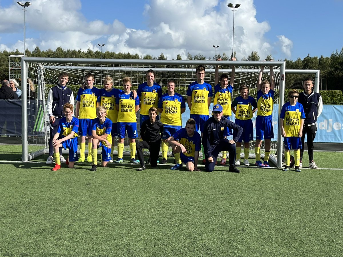 CambuurVerbindt's tweet photo. Ook voor het @SCCambuurLwd #BijZondereEredivisie team was het een uitstekend weekend ⚽️ we speelden vandaag in Heerenveen de volgende potjes; SCC- De Graafschap 2-0. sc Heerenveen- SCC 1-5 en Ajax - SCC 2-1. Knap gedaan toppers 💪🏼@rocfriesepoort @GTeamBlauwWit34 https://t.co/rcOu4NllHF