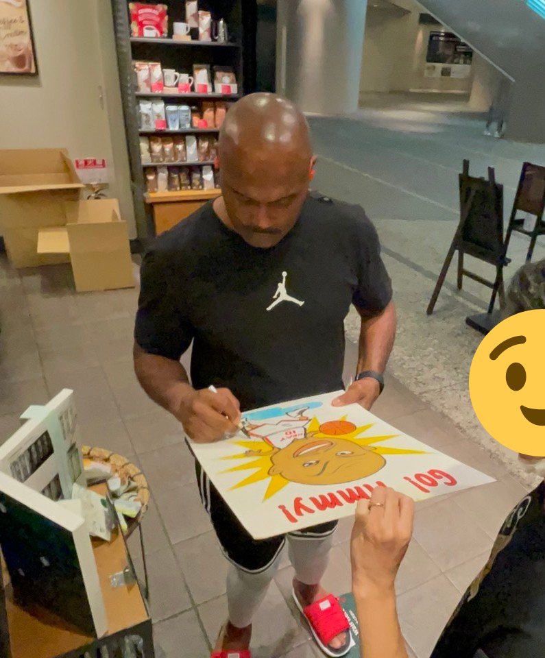 akiro_10's tweet photo. I grabbed a chance that COMES ONCE IN A LIFETIME !
Thank you Tim Hardaway, my hero since I was a kid, for giving me the Moment of my Life !! @HardawaySr   @MiamiHEAT @warriors_jp @NBAJPN #NBAJapanGames https://t.co/kYJ6ab2eeF