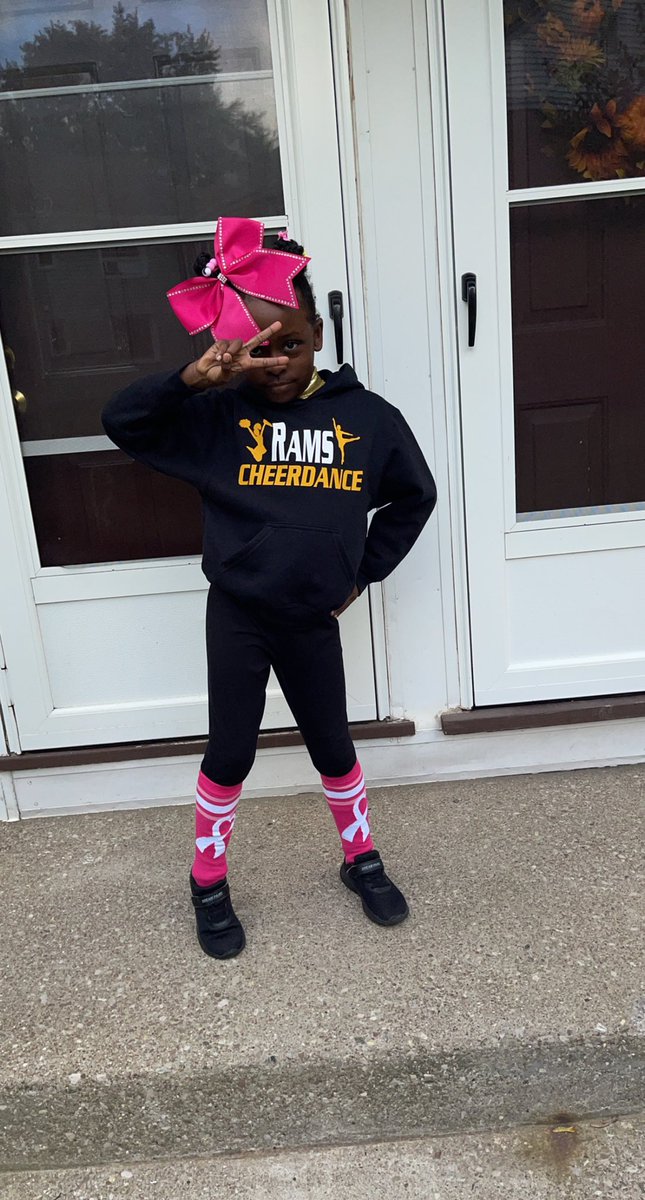 miracleeQueen's tweet photo. Cheer for the Cause 🎗️💞🎀 #RochesterRams #cheermom #BreastCancerAwarenessMonth https://t.co/4W23aPZaLD