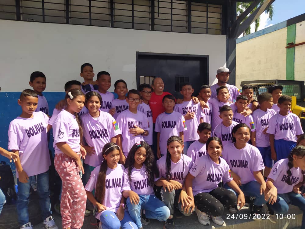 La delegación de los atleta  del municipio Bolivar, participaron en los Juegos Nacionales Deportivos de los Consejos Comunales (JUDENACOM) 2022 en su face 3, Brayan Díaz ganó la presea de Plata en la disciplina de ajedrez.
#AraguaesEducacion 
<a href="/NicolasMaduro/">Nicolás Maduro</a> 
<a href="/Soykarinacarpio/">Karina Carpio</a>