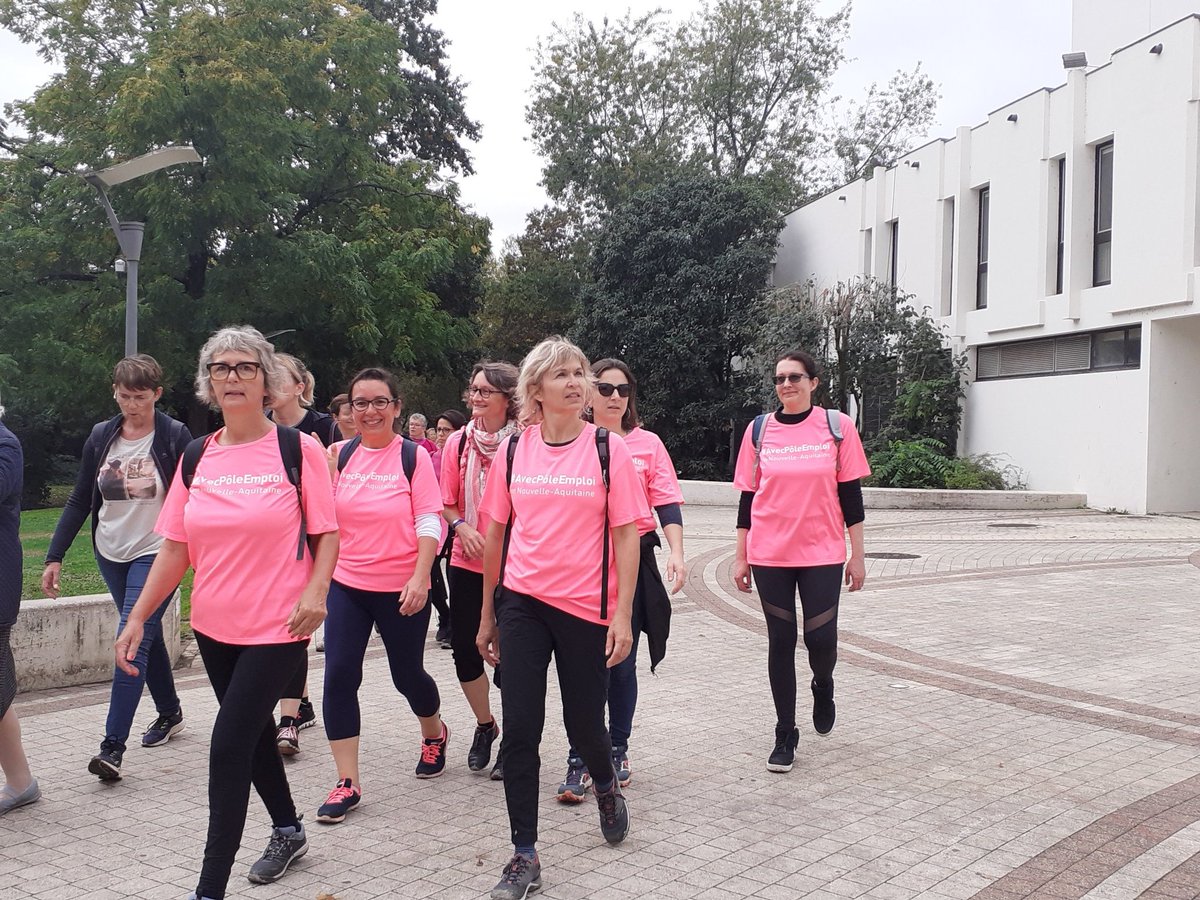 #LaNiortaise marche rose🚶‍♀️👚 La Team #PôleEmploiNiortTrevins a mis ses baskets🌸 #engagées
Bravo aux organisatrices 👏👏