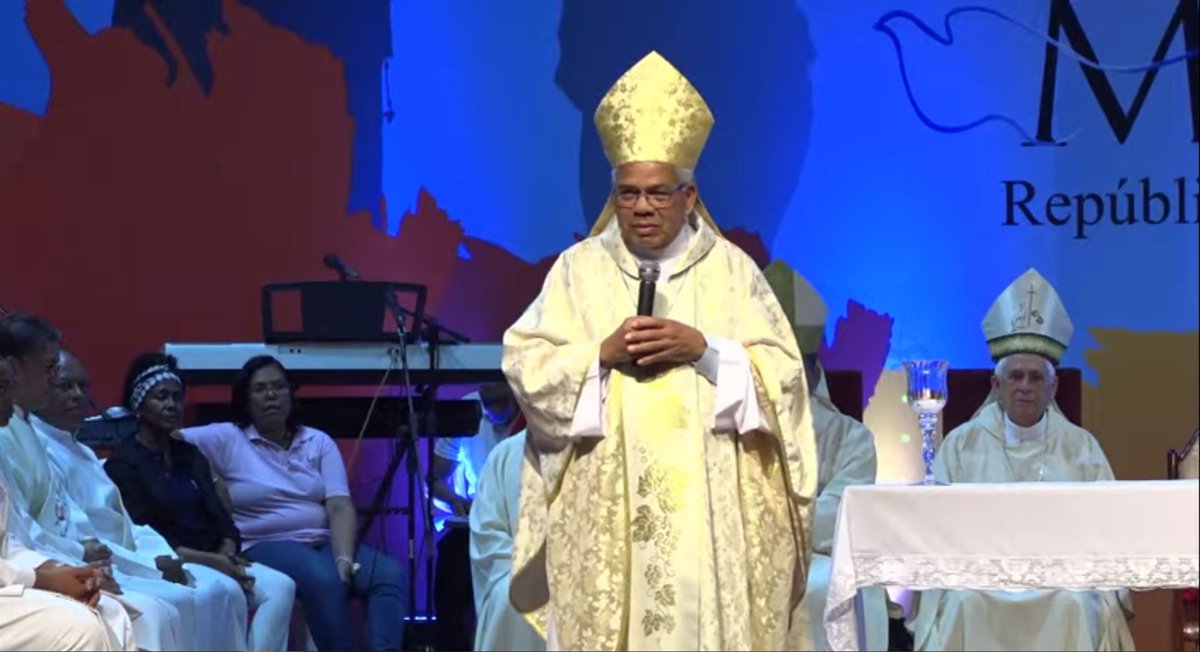 Monseñor Francisco Ozoria Acosta finalizó su homilía diciendo que ahora como Arzobispo le ha ayudado mucho la presencia de los #CursillosdeCristiandad en su Arquidiócesis, felicidades, De Colores!

#60AniversarioMCC
