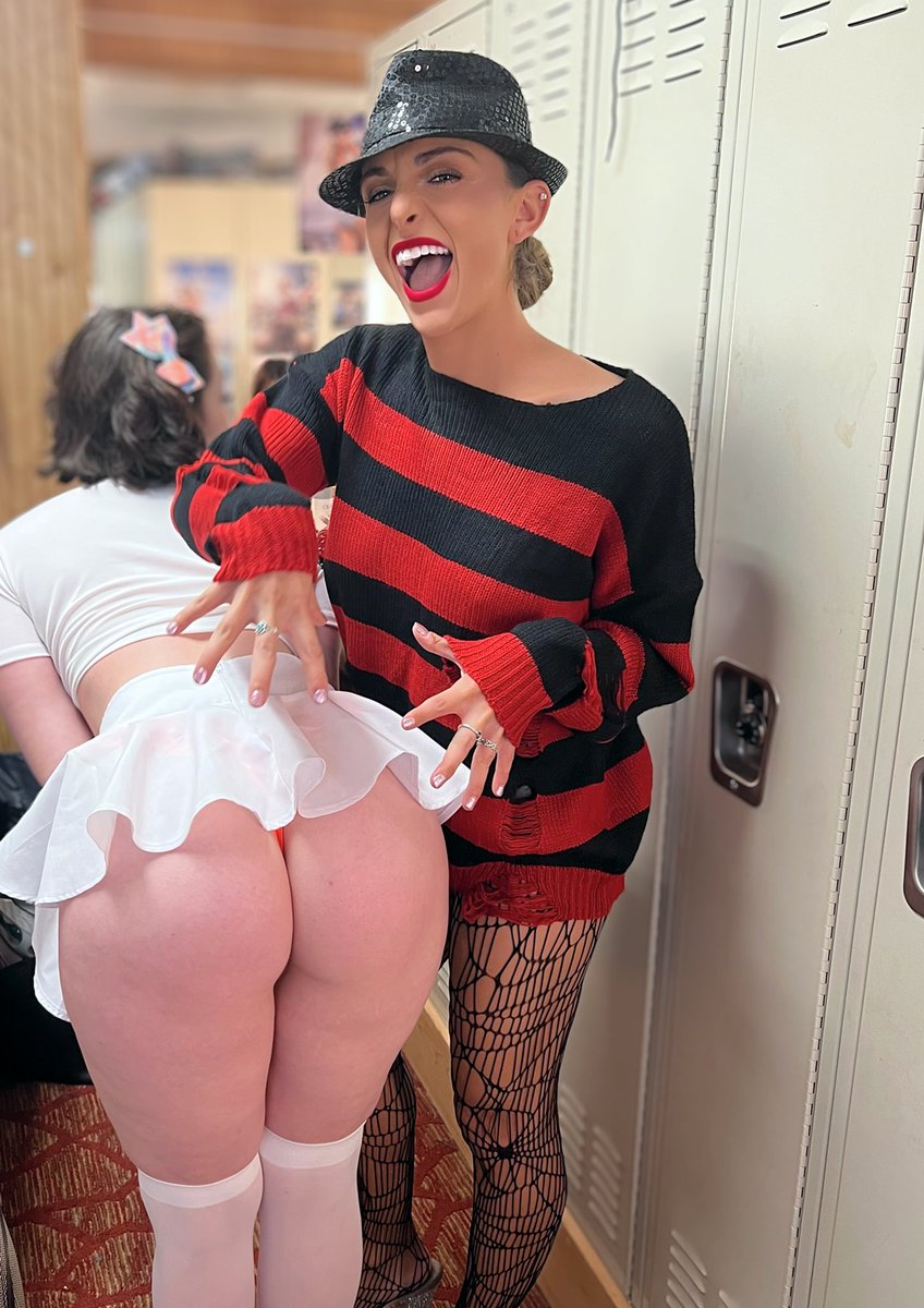 housemomlaurie's tweet photo. Backstage with Thee DollHouse Dolls this weekend @TheeDollHouseSC #housemomlaurie #scarysexy #backstagefun #danceteam https://t.co/6IbTMXQCTl