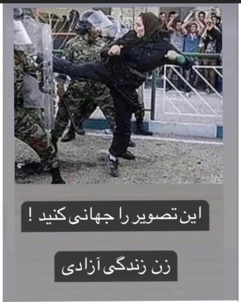 Moedige &amp; dappere Iraanse vrouwen slaan terug. Laat dit beeld de hele wereld zien. En laten we Iraanse  vrouwen VOLOP STEUNEN. #IranProtests2022 #MahsaAmini #IranRevolution2022