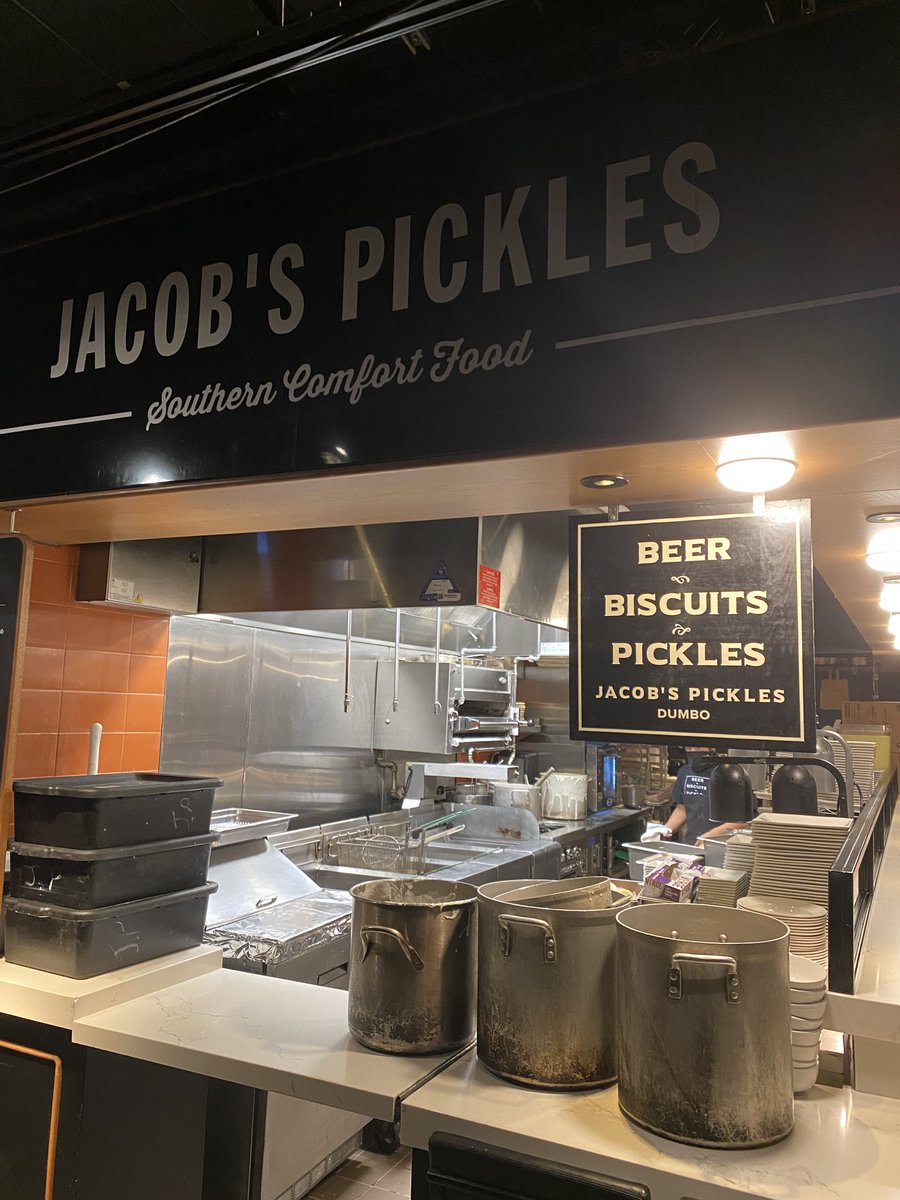 samMsdesign's tweet image. In Brooklyn this morning to see the markets, but secretly keeping an eye out for @FLoaBComic and @JuliaLepetit - so far the closest I’ve spotted is: