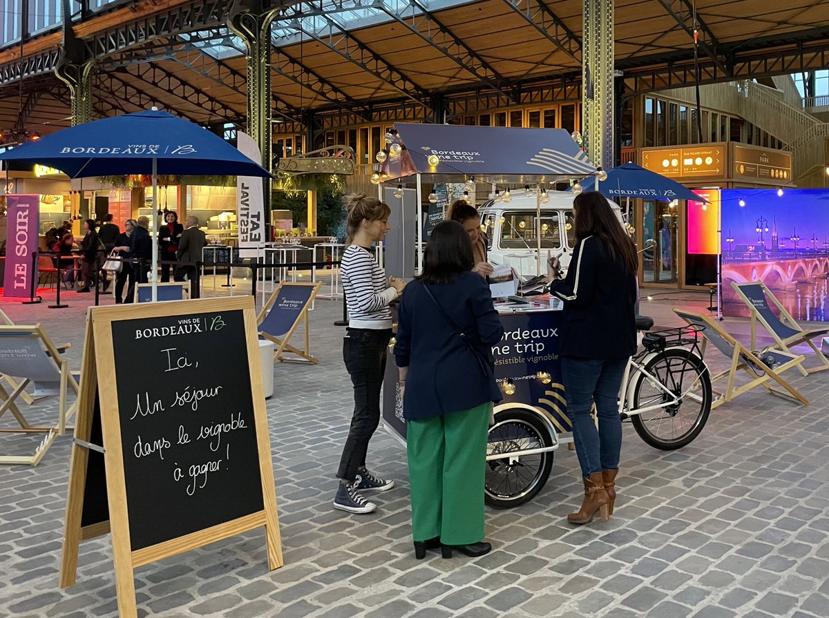 En direct du EAT FESTIVAL 🍷 C’est dans un esprit road trip en #Gironde que les équipes de <a href="/Tweetpulpe/">Pulpe</a> et <a href="/BordeauxTourism/">Bordeaux Tourisme</a> sont réunies pour faire découvrir aux bruxellois les secrets de notre irrésistible vignoble, de nos plages océanes et de la douceur de vivre bordelaise 🏄‍♀️ 🍇