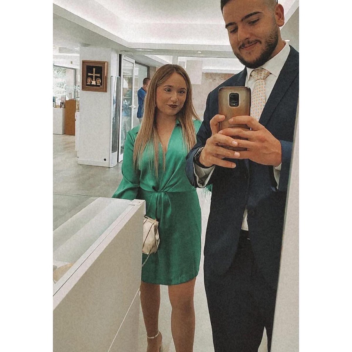 soclurdes's tweet photo. la persona més guapa del món i sergio al costat https://t.co/qWzIYGLpcz