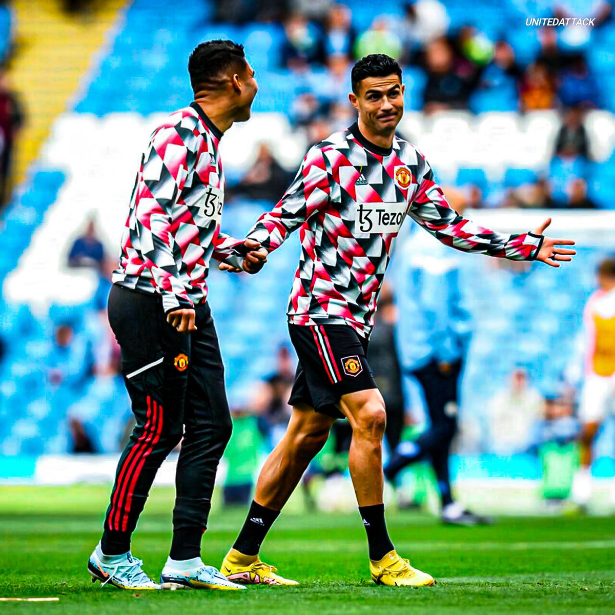 HT: City 4-0 United. 
 
Tuan rumah hanya bisa unggul tipis setelah perlawanan ketat nan sengit dari The Red Devils dibabak pertama. 
 
Gasss comeback dibabak kedua👊💪 #MUFC #MCIMUN #GGMU