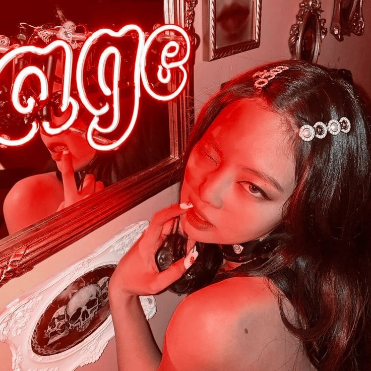 aestheticnini's tweet photo. JENNIE SAVAGE  RED 

JENNIE TO CHANEL PFW
#BonvoyageJENNIE https://t.co/PldHEo1Aa7
