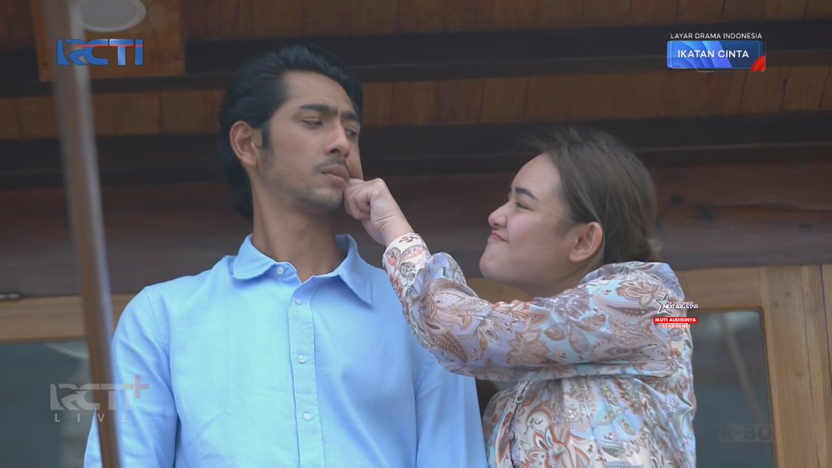 bucintothemaxx's tweet photo. Jujur, after all this drama yg dilewati 5bulan ini bener2 ganyangka masih bisa menikmati chemistry dahsyat mereka. Dulu sempet hopeless bgt tp luar biasa yah buah kesabaran kita semua masih bisa menyaksikan ini semua huhuhu i love u guys💜💚 bahagia selalu💖 #IkatanCintaEp897 https://t.co/Vn33ff9eT9