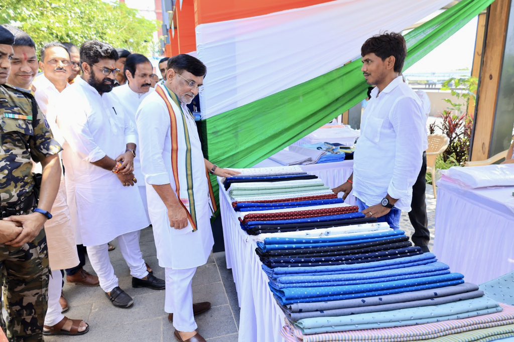 Praful K Patel on Twitter "महात्मा गांधीजी के लिए "खादी", "आत्मनिर्भर