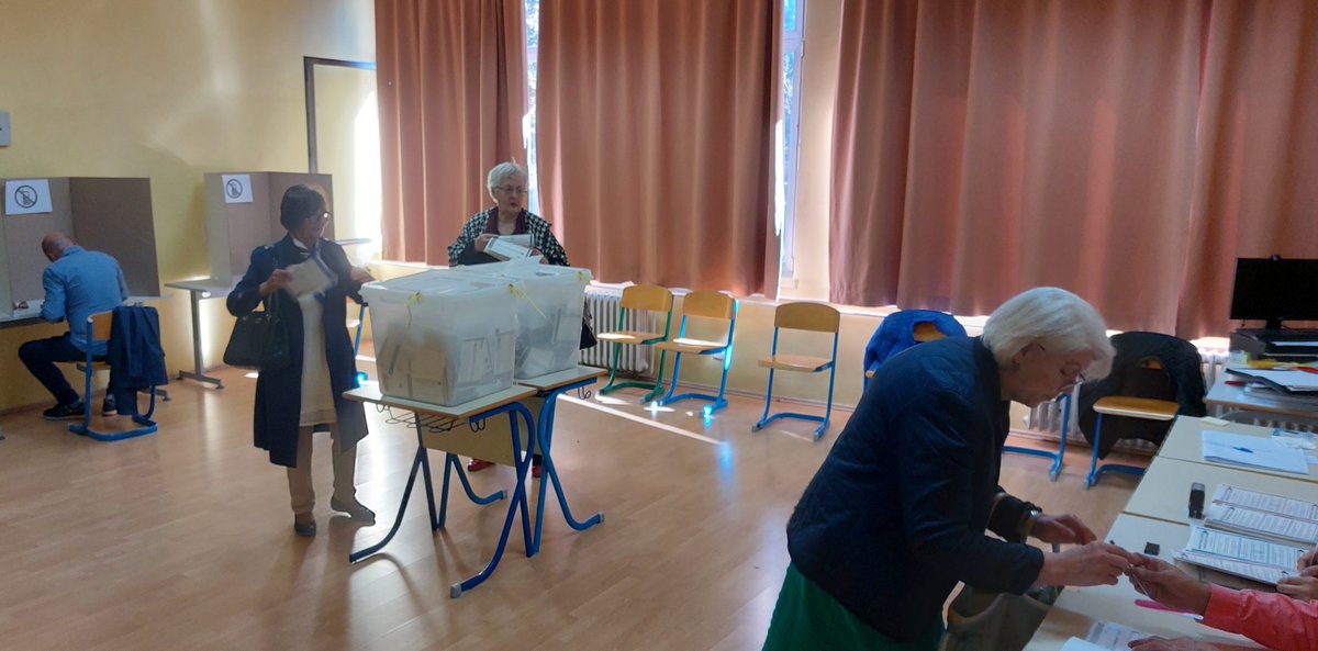 Izbori u Bosni i Hercegovini prolaze uglavnom mirno, kažu u Središnjem izbornom povjerenstvu. Incident zabilježen u Doboju, a u Novom Gradu uhićeno pet članova odbora. Sve detalje uživo donosimo iz #Sarajevo i #Mostar večeras u #DnevnikNoveTV od 19 sati na <a href="/novahr/">Nova TV</a>. <a href="/DNEVNIKhr/">DNEVNIK.hr</a>
