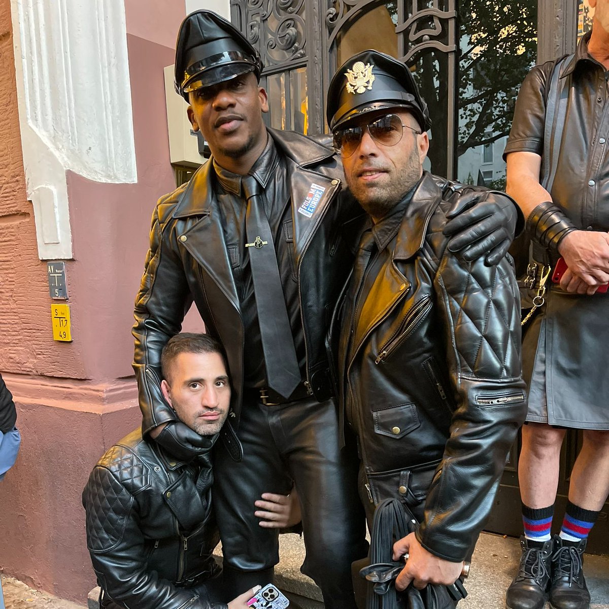 DanInBLN's tweet photo. FOLSOM MEMORIES 🖤
There is hell of a lot leather in both pics! Fucking amazing @GuyLeatherGear with hotter than hot @nikolas127. I do not know who is guy to left in pic 1 but in pic 2, of course it is sensational Leather Sir @AlaricAlgos from London. https://t.co/QtQ3QUTZ5J