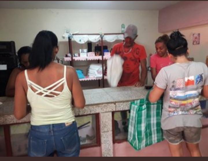 Continúa la recuperación y distribución de alimentos y productos de primera necesidad en Batabanó a la población afectada  por Ian.
#ComercioCuba 
#Cuba
#CubaViveYTrabaja