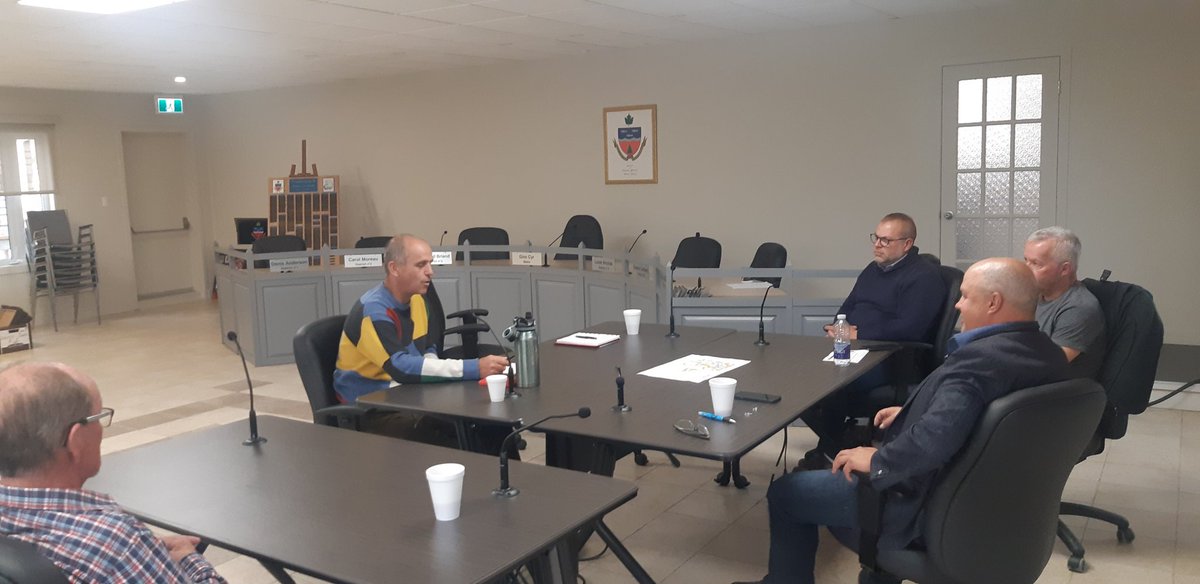 MMarinGaspe's tweet photo. Durant mon passage à Grande-Rivière cette semaine, j'ai profité de l'occasion pour me rendre à l'hôtel de ville. Plusieurs beaux projets sont en cours et d'autres sont à venir. Je me ferai un devoir d'être un allié de taille pour eux autant dans le comté qu'à Québec

#Qc2022 #plq https://t.co/tV0IMWnr15