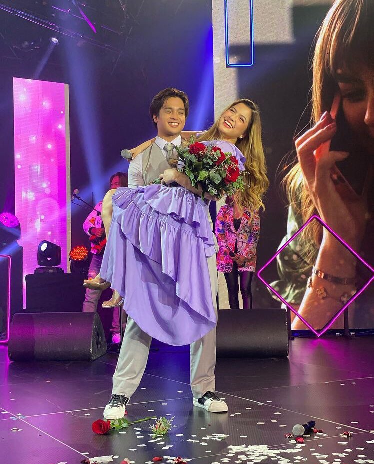 junewhiteheart's tweet photo. Tears of joy. T.T congrats everyone more achievements to come! Virtual hugs to all my sweethearts out there for very productive today. <3
WILWEL THE FINAL RUN
#RunToMeFinale | #KDLex
@kdestrada_ @alexailacad https://t.co/JSKsfD8qjo