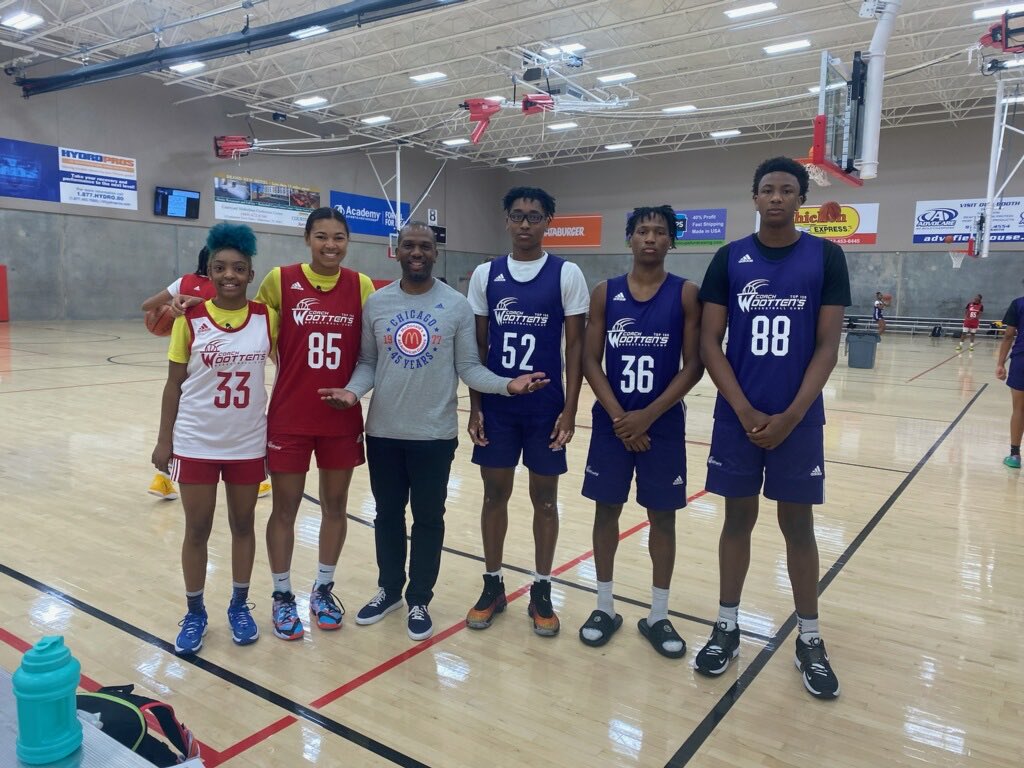 corbil_neal's tweet photo. Brad Beal Elite’s FIVE Wooten camp participants with our President @thollowaystl🦅🦅🦅@BradBealElite @RealDealBeal23 https://t.co/DykjcbL7PK