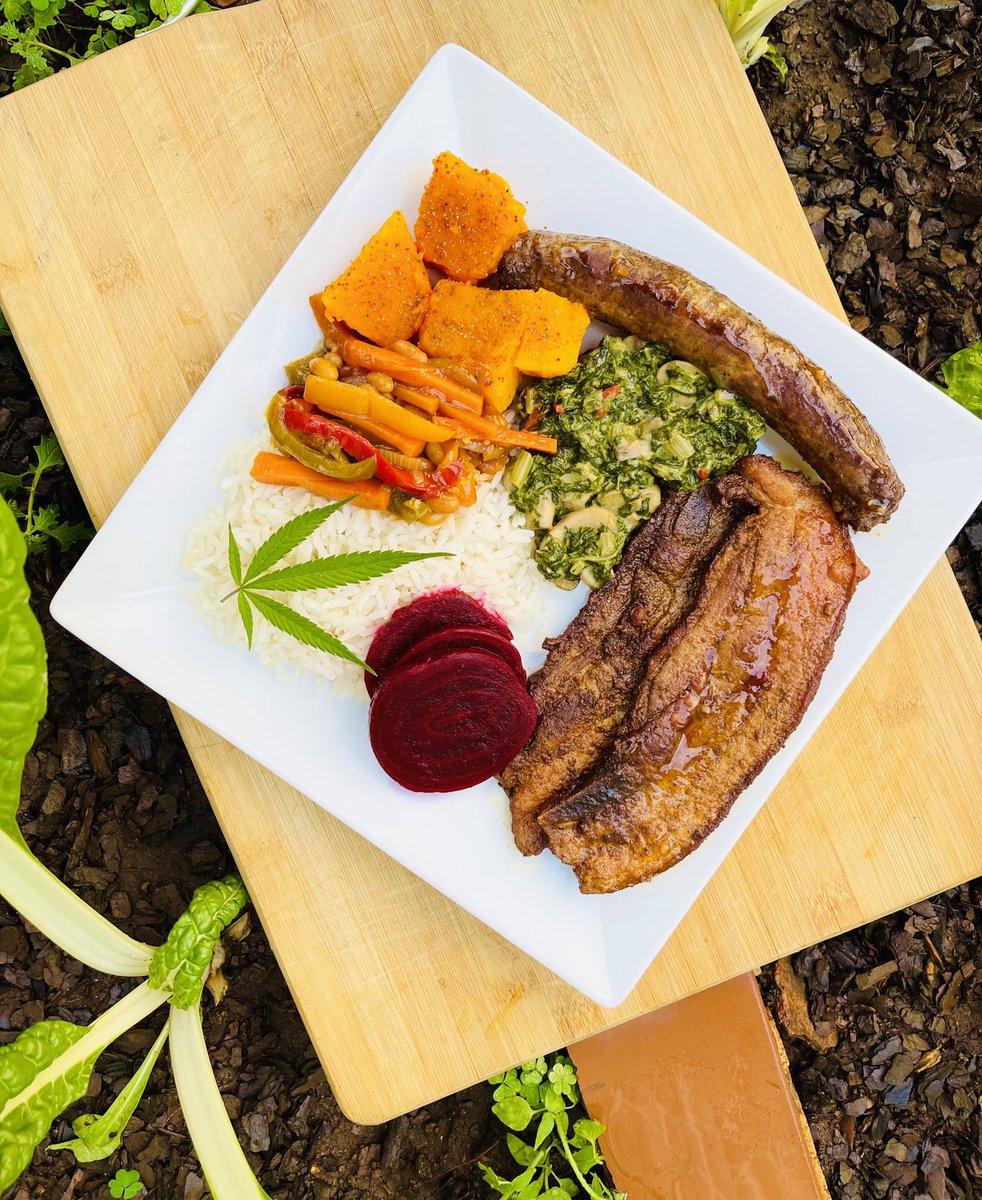 NevariMpho's tweet image. Lunch served 
Nothing hectic🍑😂😂
Rice, Pork, Wors, Creamy Spinach, Pumpkin &amp;amp; Spicy Chakalaka 💙♥️💙
#Magickitchen
#Bluza_za
#ITISNOWORNEVER
#WORKINPROGRESS
#CONSISTENCY
#DEDICATION
#DETERMINATION
#BEKINDTOYOURSELF
#KEEPTHEFAITH
#ITISWELLWITHMYSOUL