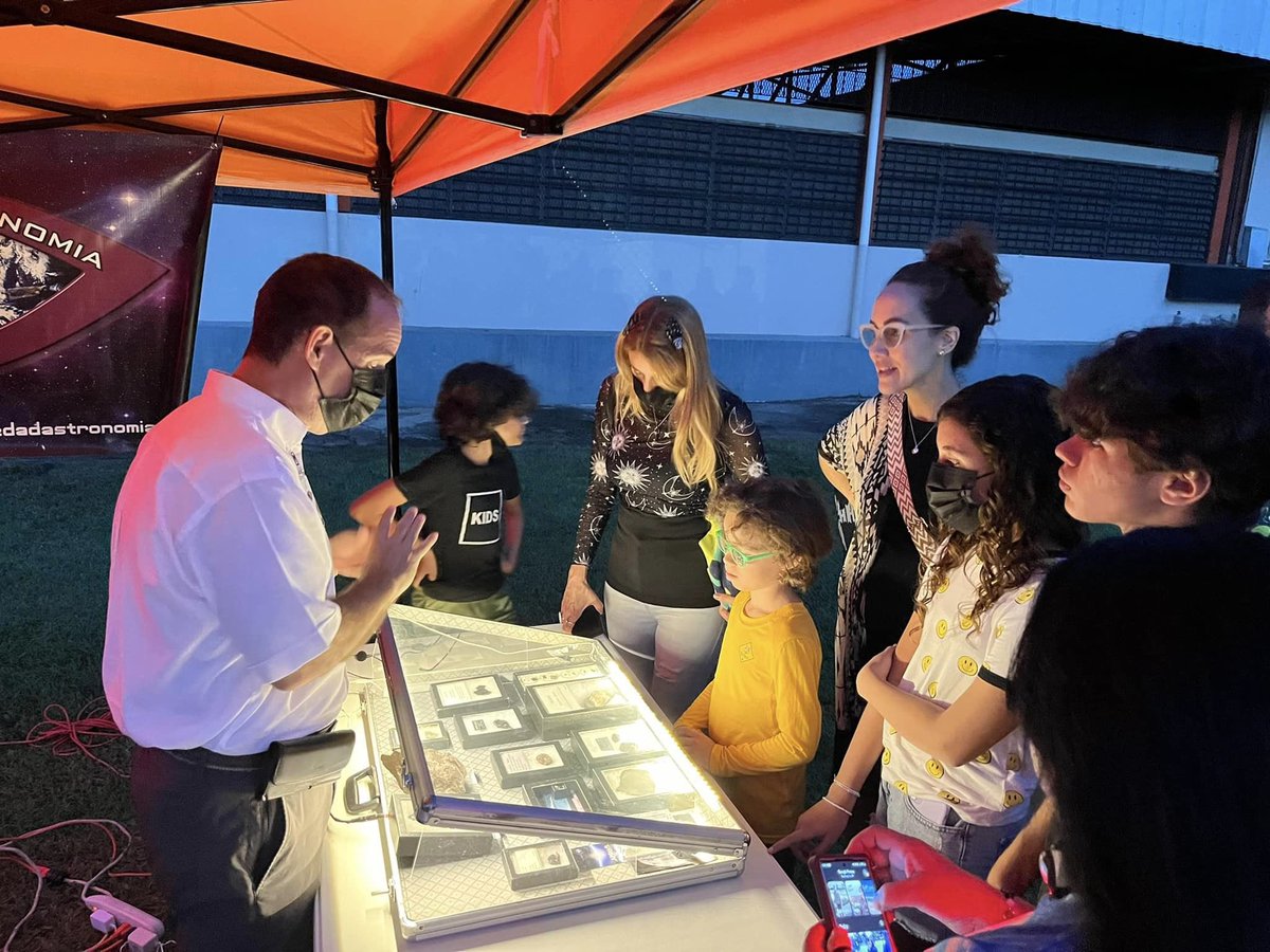observatoriocsa's tweet photo. GRACIAS!
Regresamos con fuerza!  La celebración del Día internacional de la Observación de la Luna fue todo un éxito, casa llena.  Agradecemos también a nuestro Colaboradores y amigos del EcoExploratorio, Museo de Ciencias de Puerto Rico y a la Sociedad de Astronomía del Caribe. https://t.co/DgZRZu0XjW