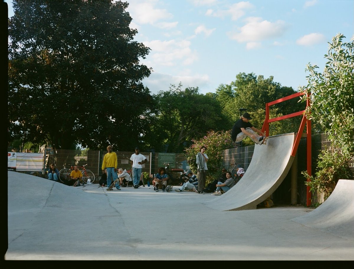 googlearts's tweet photo. This community of skateboarders refurbished a derelict skatepark during lockdown. #HackneyBumps is now a vibrant community hub that radiates the inclusive spirit of skateboarding ๐น
https://t.co/G8YWkaj2pW
๐๏ธ@SomersetHouse https://t.co/yYTLzpveuo