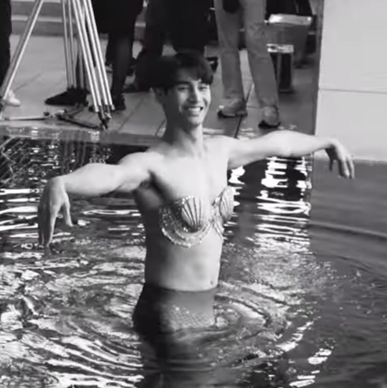 Deepoceanqx's tweet photo. โปเป็นเงือกก บุ๋งๆๆ~ 🧜‍♂️💦
; ♡ { @Nnattawin1 } 
#Nnattawin #apocolleagues https://t.co/K1vj5cNAMG