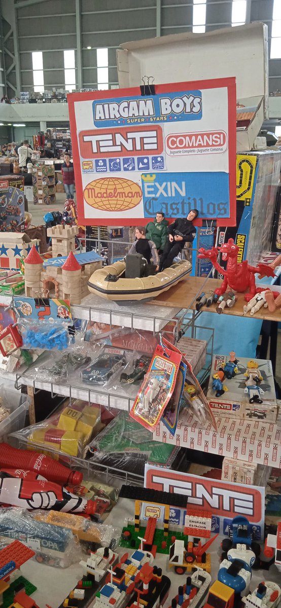 Cinedlos80's tweet photo. Mañana en Mieres en la #FICAST por desgracia me he tenido que enterar allí que el dueño de una de mis librerías de la infancia ya no está entre nosotros .Era uno de los mayores coleccionistas de #BruceLee #ElPequeñoDragón https://t.co/7THQzrSFrC