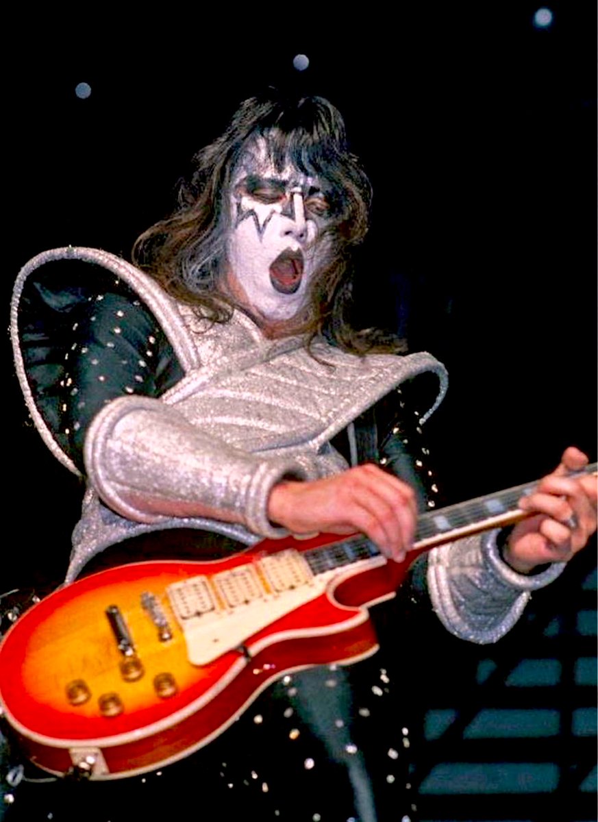 ssikfandk's tweet photo. #TheEra #Kisstory #SpaceAce #Pickslide #GuitarFace https://t.co/xPTgyyekmh