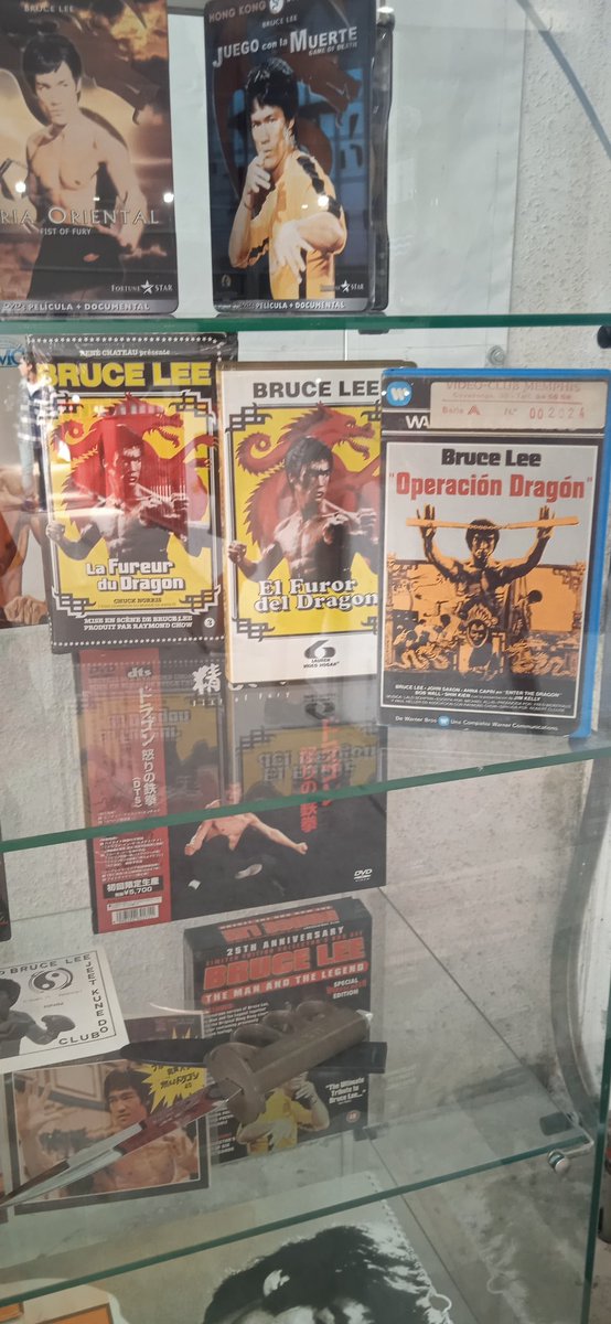 Cinedlos80's tweet photo. Mañana en Mieres en la #FICAST por desgracia me he tenido que enterar allí que el dueño de una de mis librerías de la infancia ya no está entre nosotros .Era uno de los mayores coleccionistas de #BruceLee #ElPequeñoDragón https://t.co/7THQzrSFrC