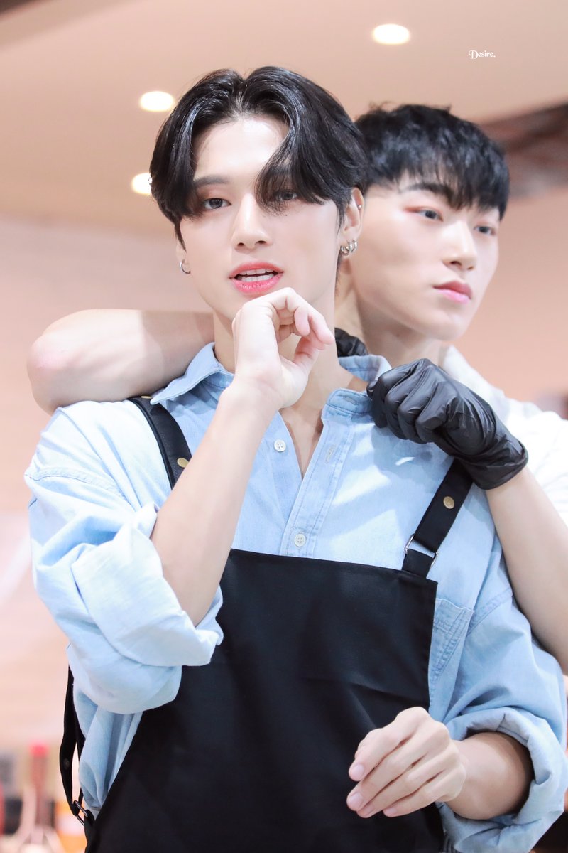 desire_wy's tweet photo. 🐈‍⬛🦊

#우영 #에이티즈 #정우영 #WOOYOUNG #ATEEZ https://t.co/B59s4SDKS2