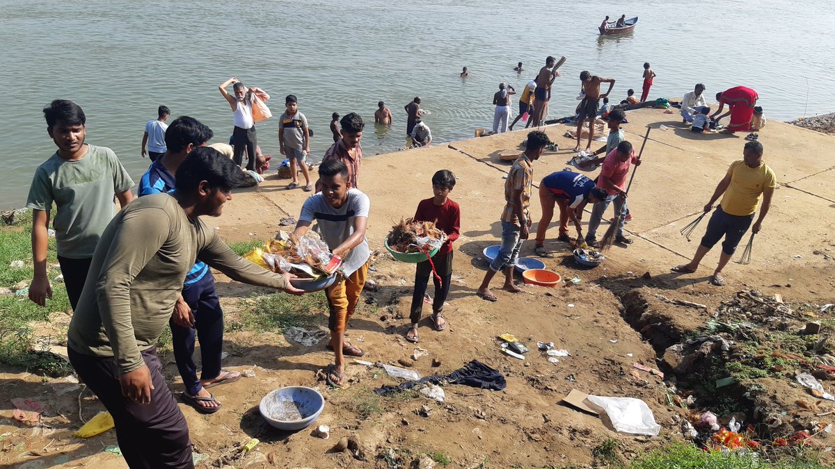 bulandarpit's tweet photo. 149 #वा_सप्ताह

हम सब ने मन में यही ठाना है पूरे घाट को स्वच्छ बनाना है, गंदगी को दूर भगाओ, घाट को स्वच्छ बनाओ।

इस संकल्प के साथ निरंतर जारी है @socialwelfar द्वारा #माँ_नर्मदा स्वच्छ अभियान।

#विवेकानंद_घाट_नर्मदापुरम...

@narendramodi @ChouhanShivraj @Dr_Sitasaran https://t.co/1hpmD7lndw
