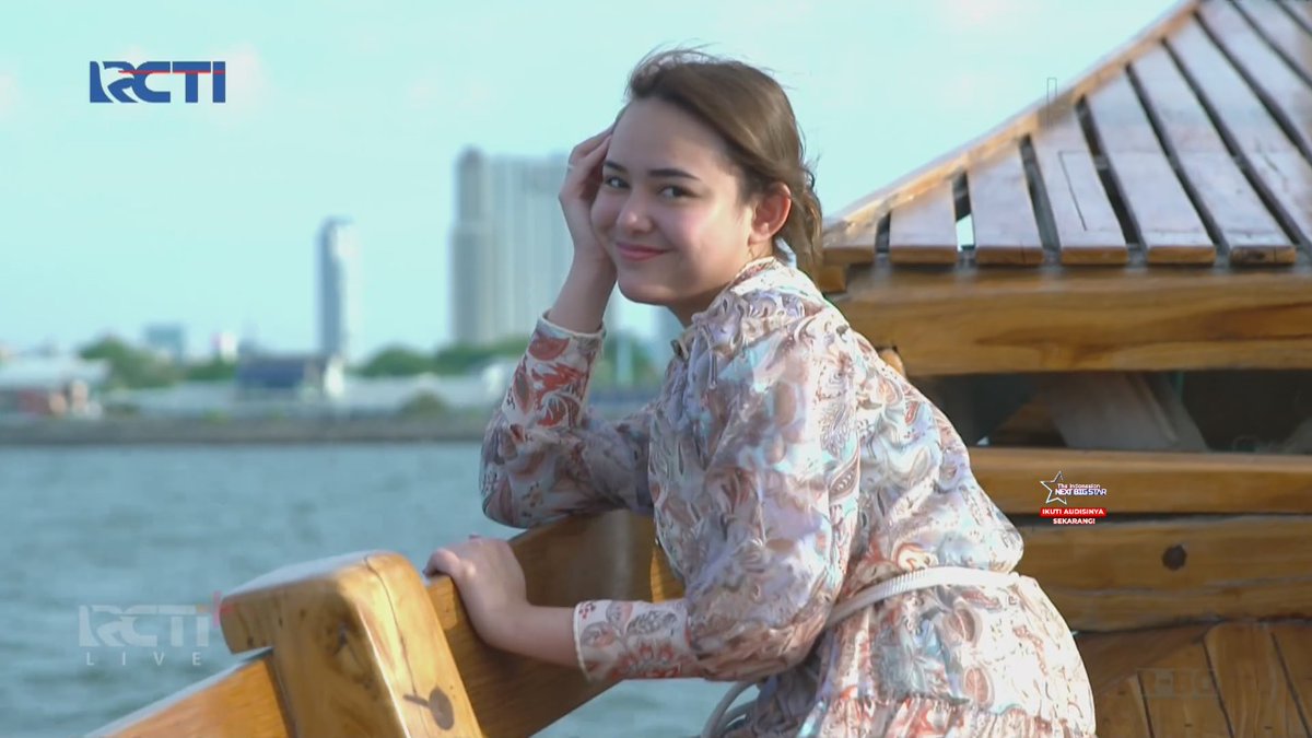 susantr21's tweet photo. Mamandin yang selalu sadar kamera dan si bapak yang selalu gengsi😂♥️

Cantik bangeeeet tolong😭♥️
#IkatanCintaEp897 https://t.co/IQeGGmBpCv