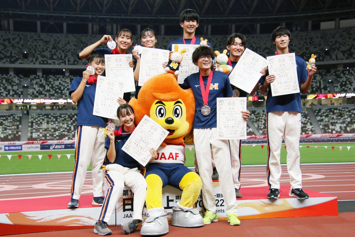 jaaf_official's tweet photo. 【#リレフェス＠#国立競技場】
／
#日本選手権
✨表彰式✨
＼

#法政大学
男子4×400mリレー🥈2位
　　　　&amp;
女子4×400mリレー🥈2位

おめでとうございます🎉

✅https://t.co/pljxVG2rRC
#JAAF #陸上 https://t.co/0FDSOvOshc