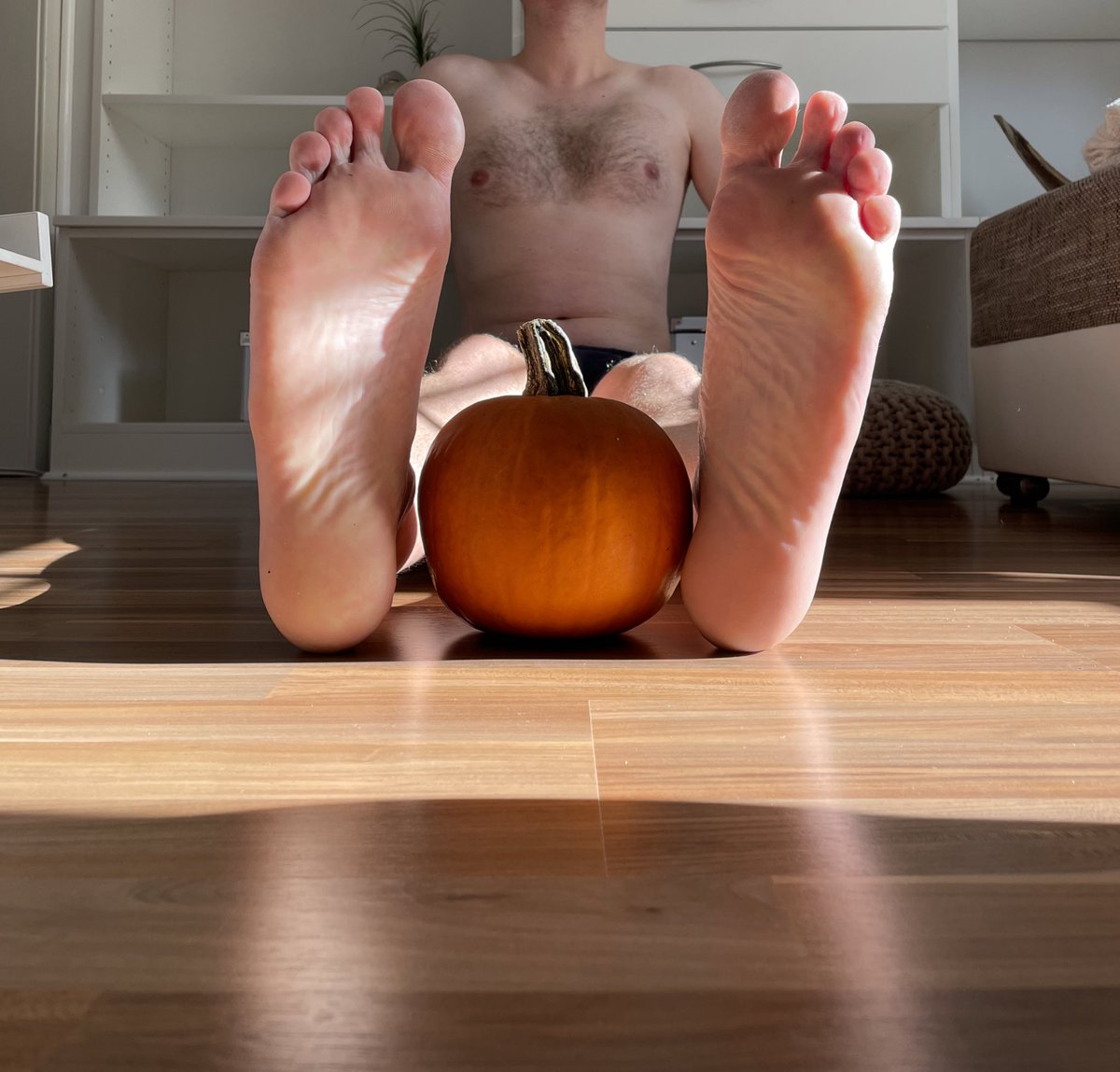 Malefeetboy_1988 tweet media
