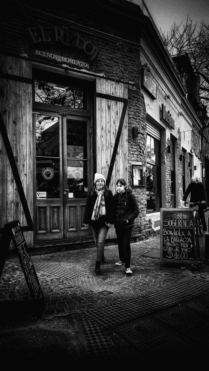 RGrufotografia's tweet photo. Rincones porteños 

#Street #Black #Building #City #Outdoors #Road #Monochrome #photo #photography #blackand_white_photography #buenosaires #argentina #city #photographer #people https://t.co/gGN43sotVO