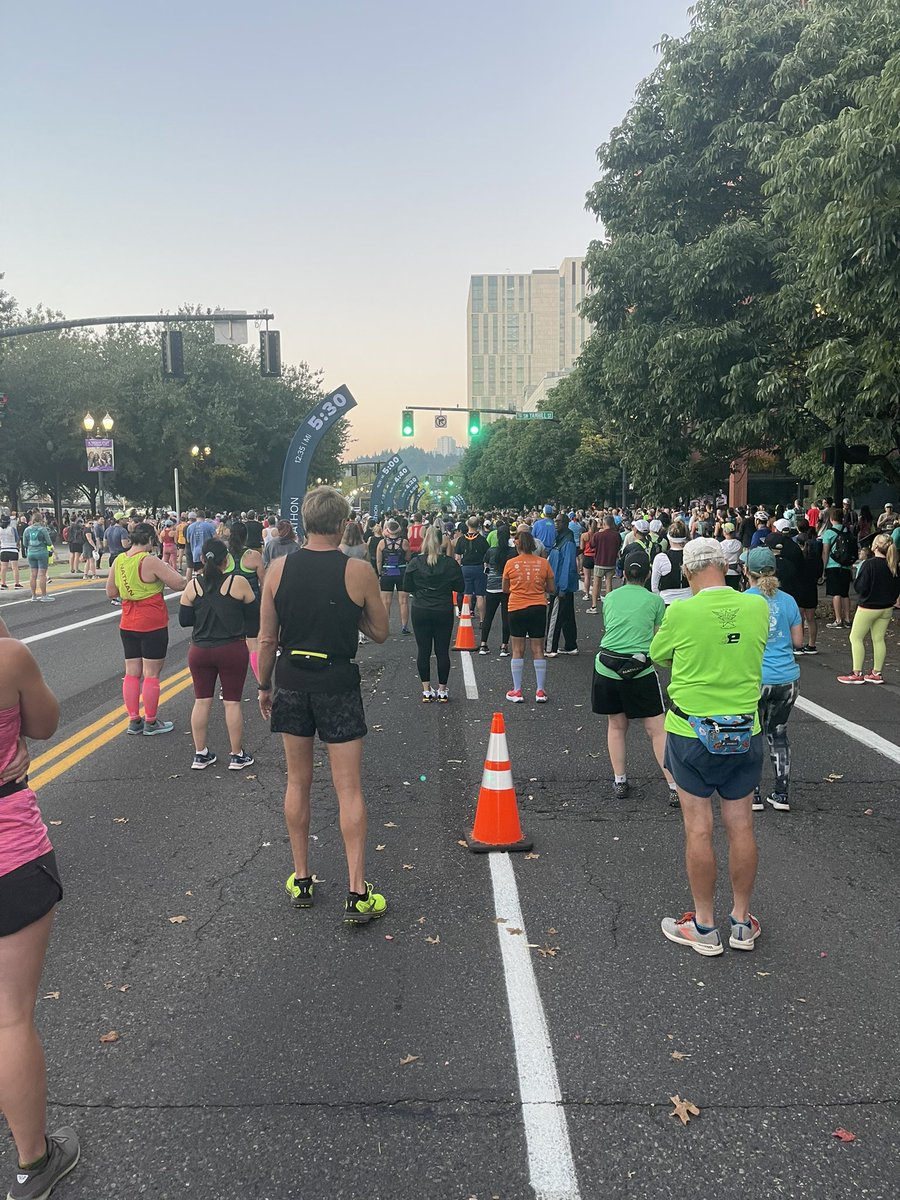 StevenAllenWong's tweet image. GO!!!!!🏃🏻 #pdx #portland #portlandmarathon #pdxmarathon #oregon #runportland #marathon #fullmarathon #running #run #runpdx  #runner #runningmotivation #pdxrunning #runoregon #portlandrunning